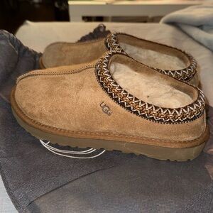Ugg slippers size 8 women